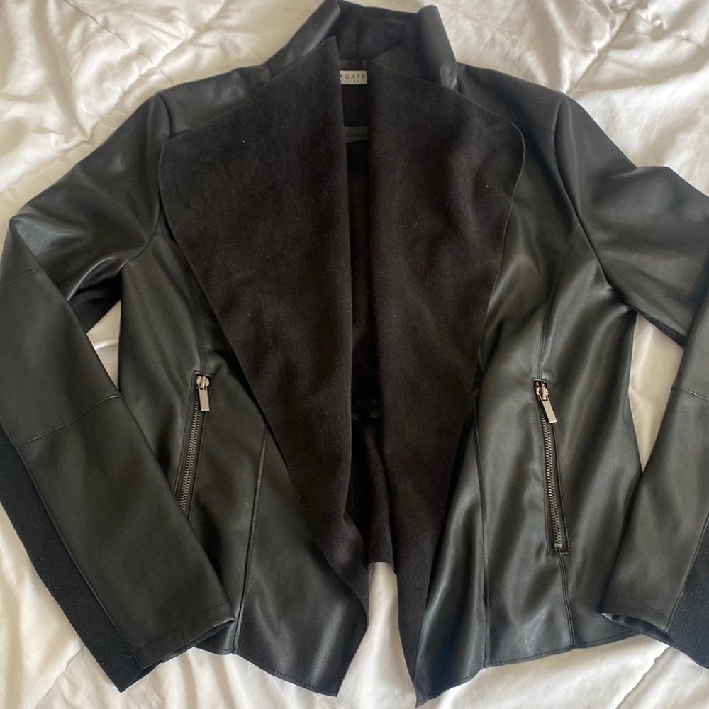 size large but fits more like XL
